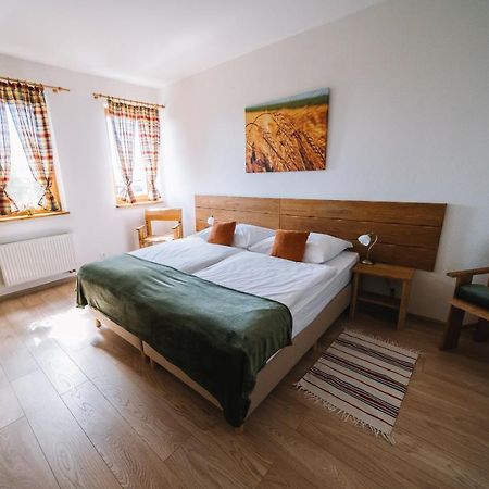 Bio Farma & Penzion Zlaty Hyl Novacany Esterno foto