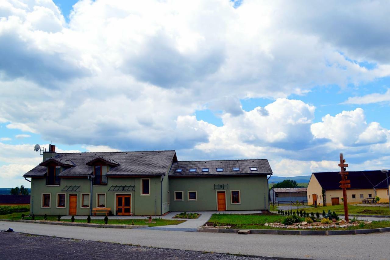 Bio Farma & Penzion Zlaty Hyl Novacany Esterno foto
