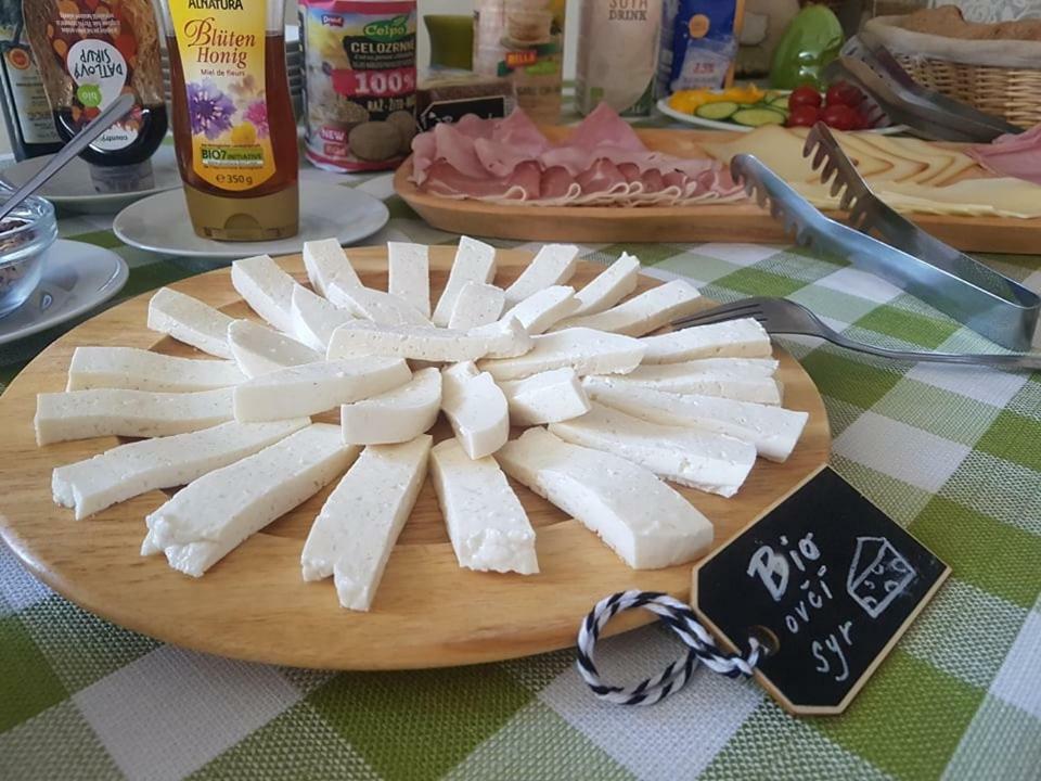 Bio Farma & Penzion Zlaty Hyl Novacany Esterno foto